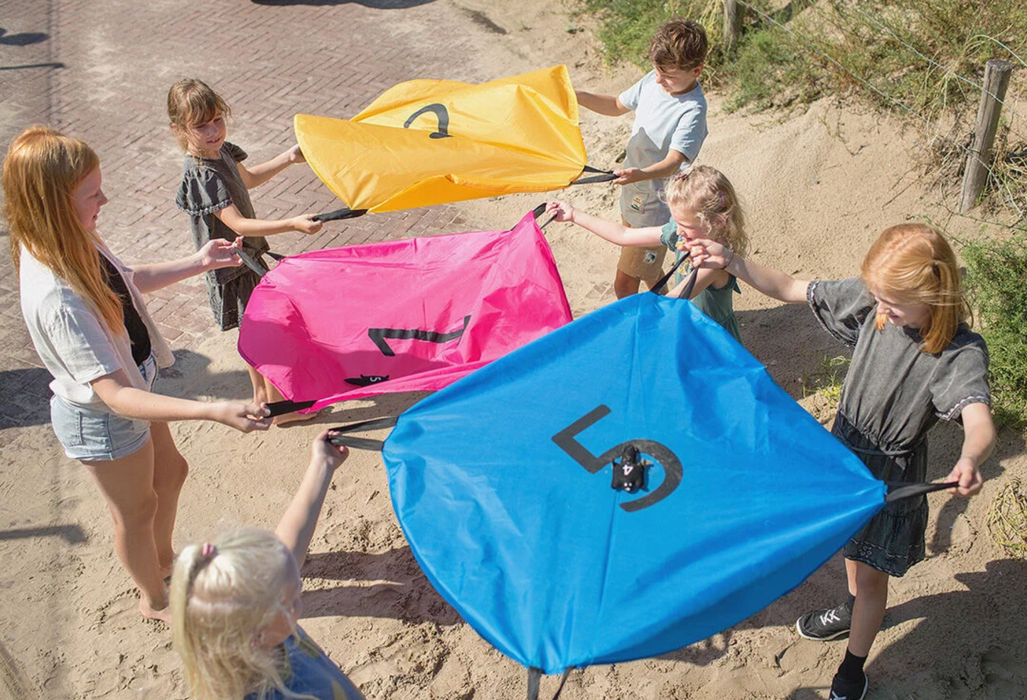 Active outdoor game - Squirrel Parachutes